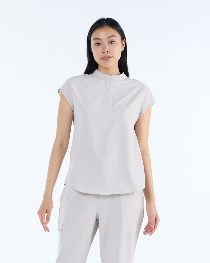 Contour Scrub Top Silk Sand